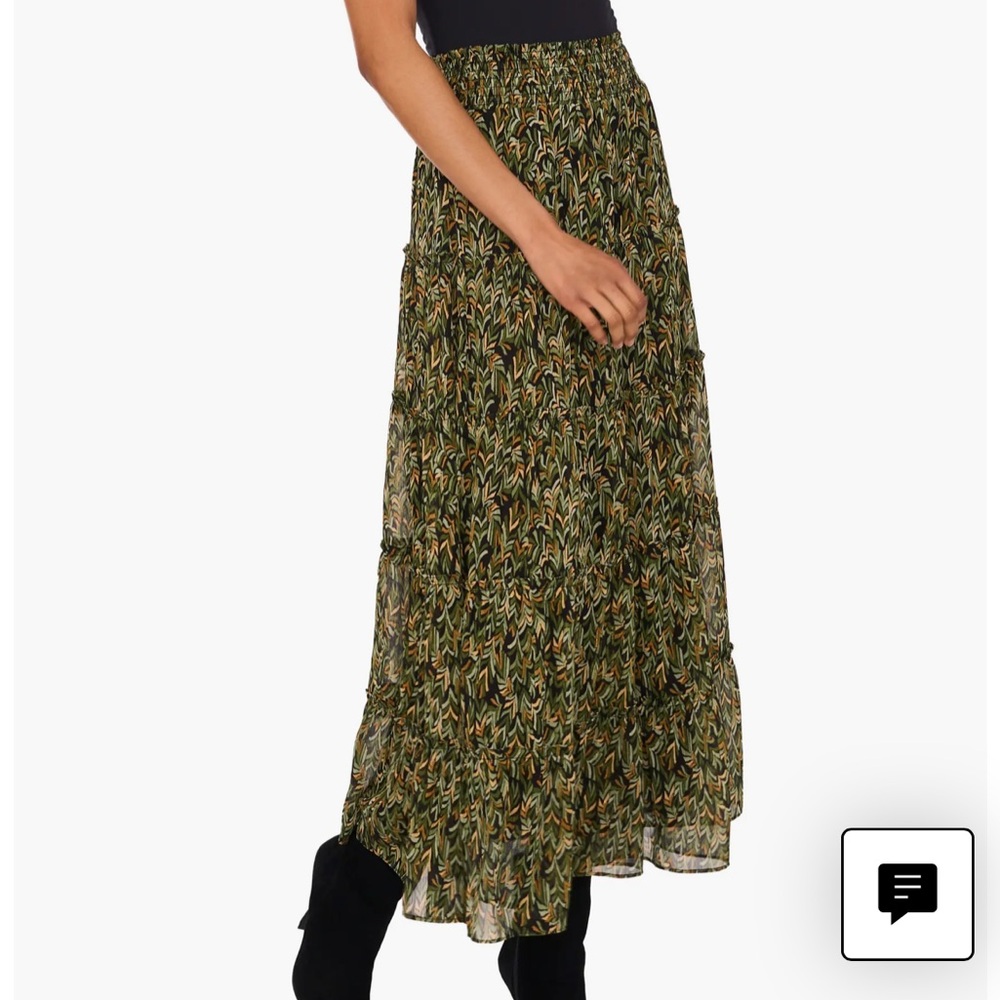 V-Print Georgette Tiered Skirt
Vince Camuto